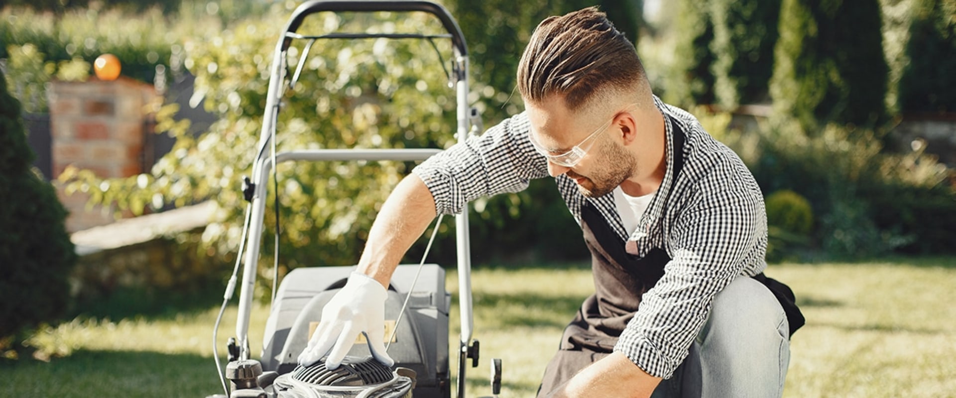 What is the job description for a landscaper?