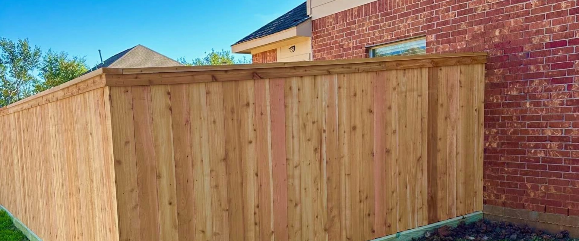 uilding Boundaries: Installing A Fence In Friendswood, TX, Before Landscaping Services
