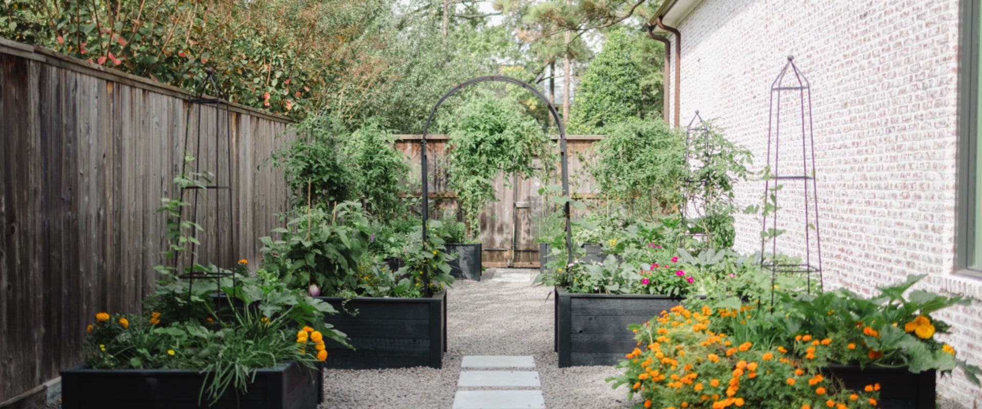 The Landscaping Service Gaps Between Move-Out and Move-In